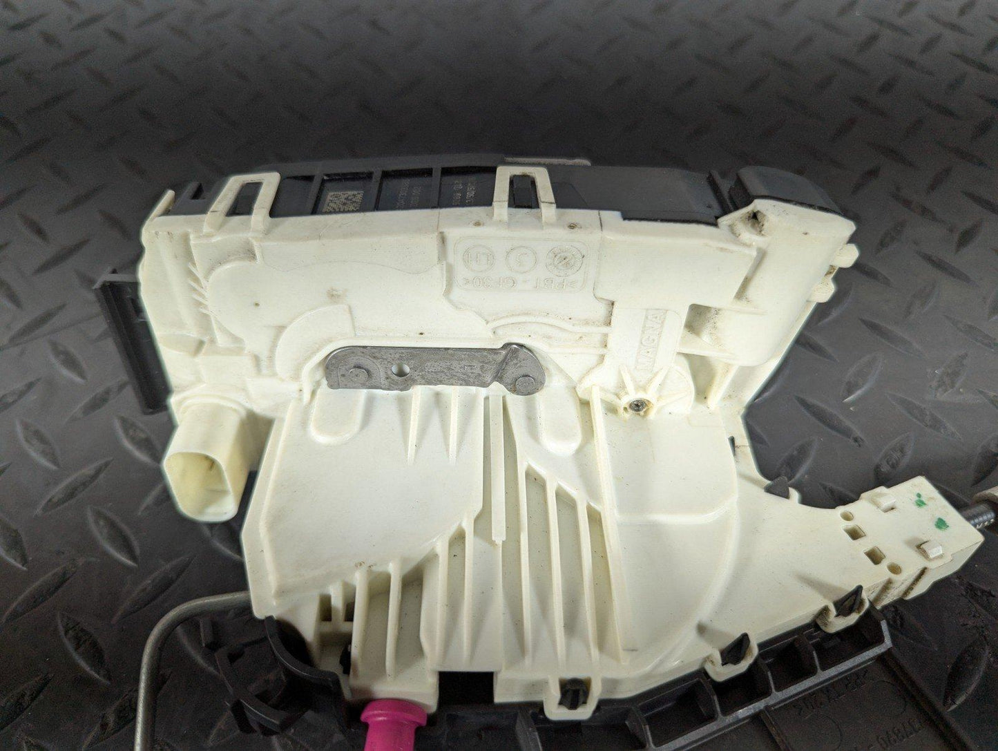 13-19 MERCEDES BENZ CLA C117 GENUINE PASSENGER SIDE DOOR LOCK A1177320108