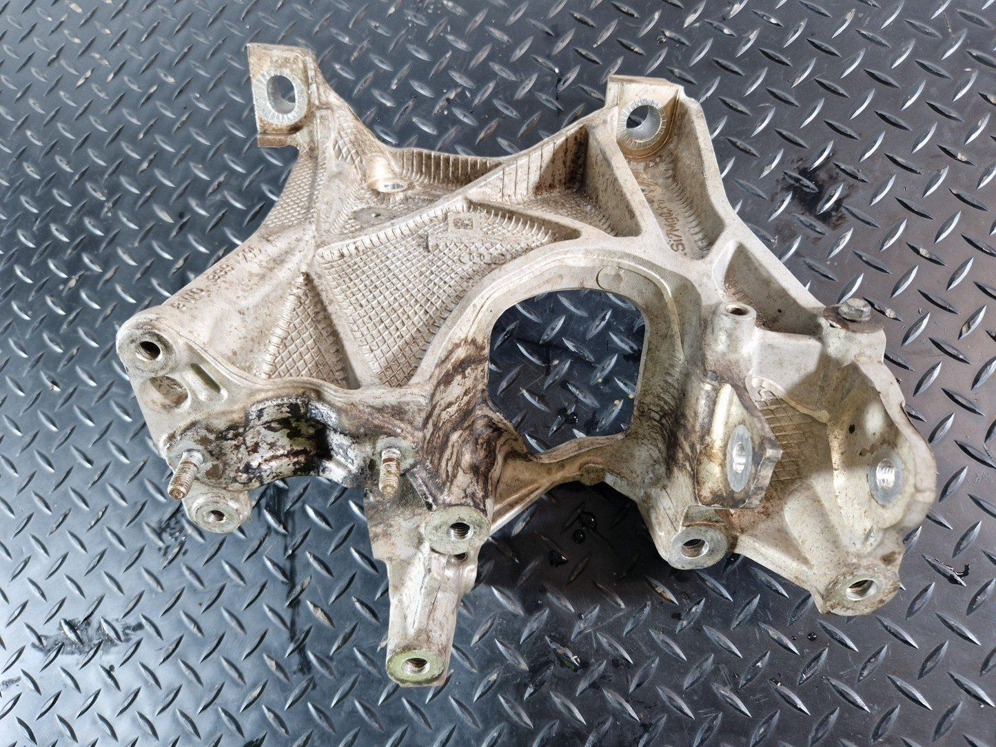 16-19 AUDI A4 B9 GENUINE FRONT LEFT SIDE N/S SUBFRAME BRACKET MOUNT 8W0399295E