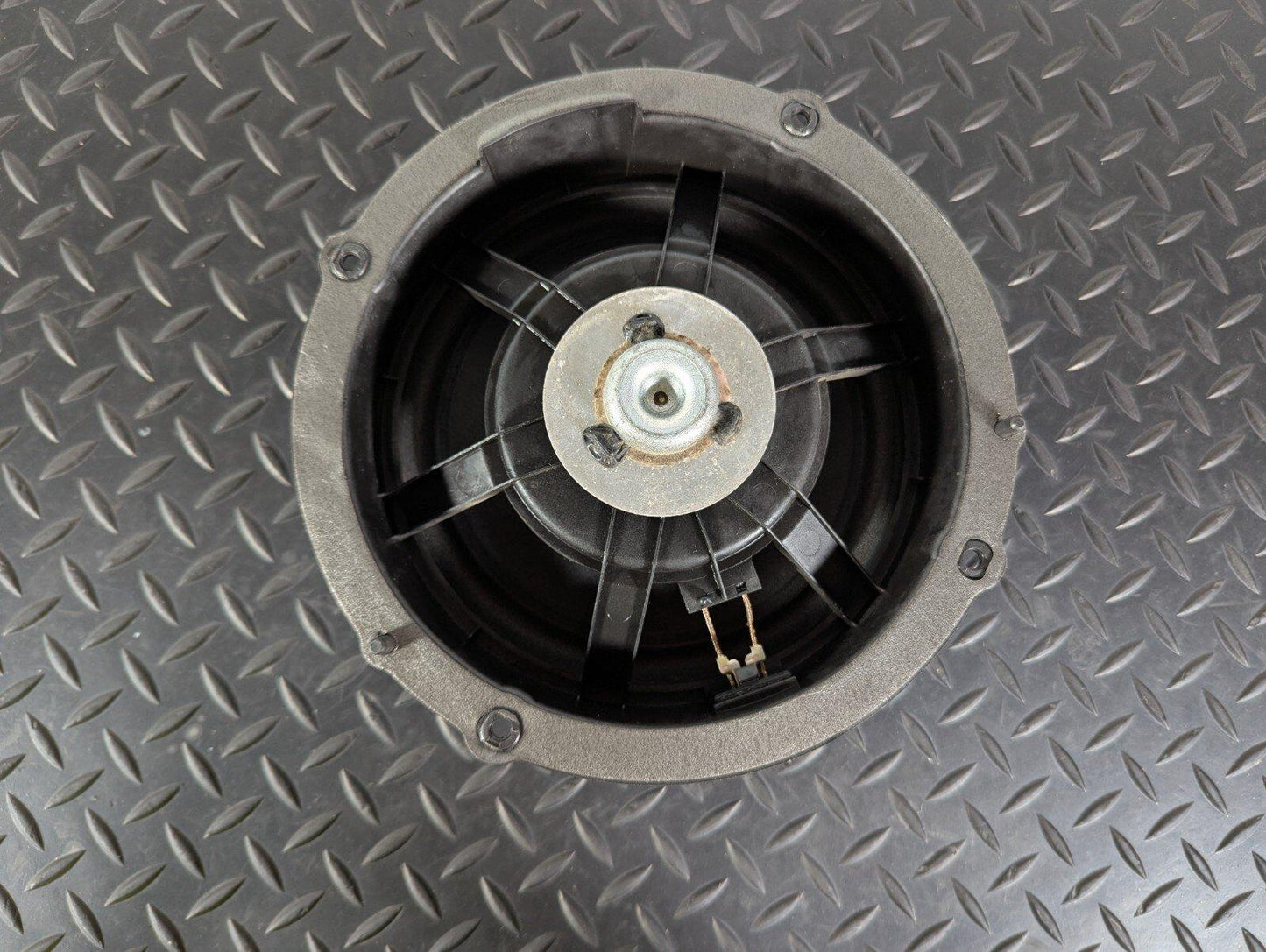 10-17 AUDI A8 4H  LEFT OR RIGHT FRONT DOOR SPEAKER 4H0035415