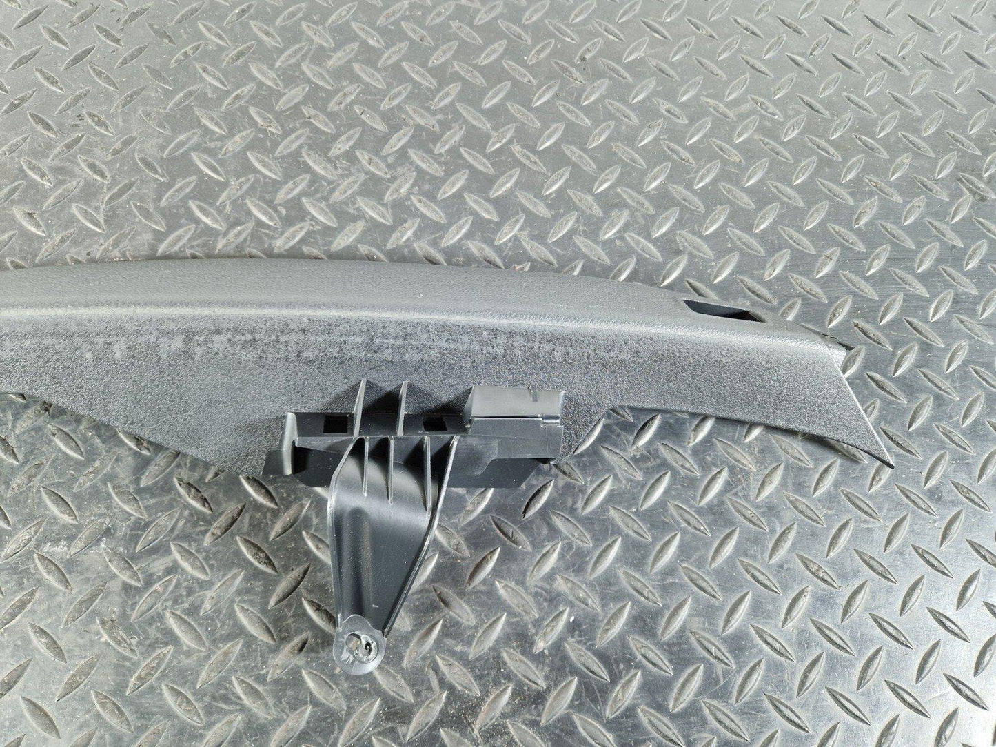 14-21 MERCEDES BENZ W205 GENUINE REAR RIGHT SEAT TRIM COVER A2056906825