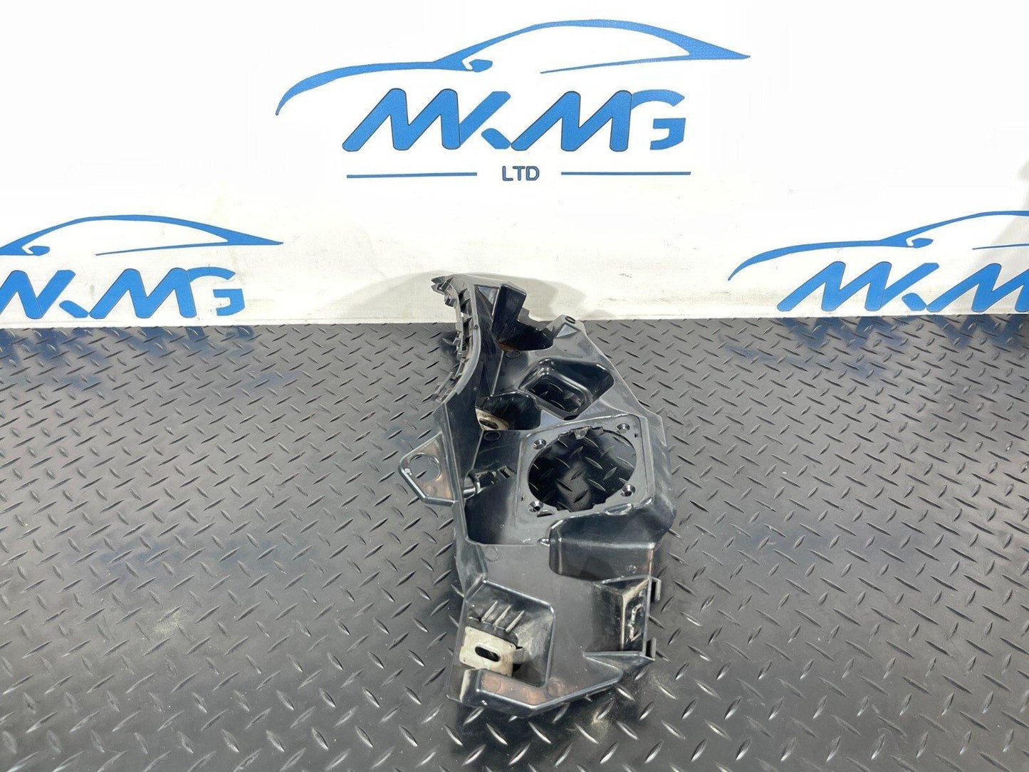 14-21 MERCEDES C CLASS W205 HYBRID BATTERY CHARGER PLASTIC BRACKET A2058852665