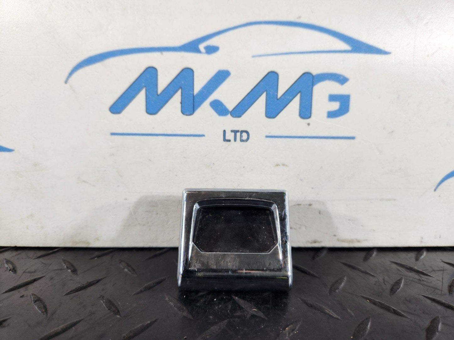 16-20 AUDI Q7 4M GENUINE BOOT TRUNK LUGGAGE HOOK TRIM