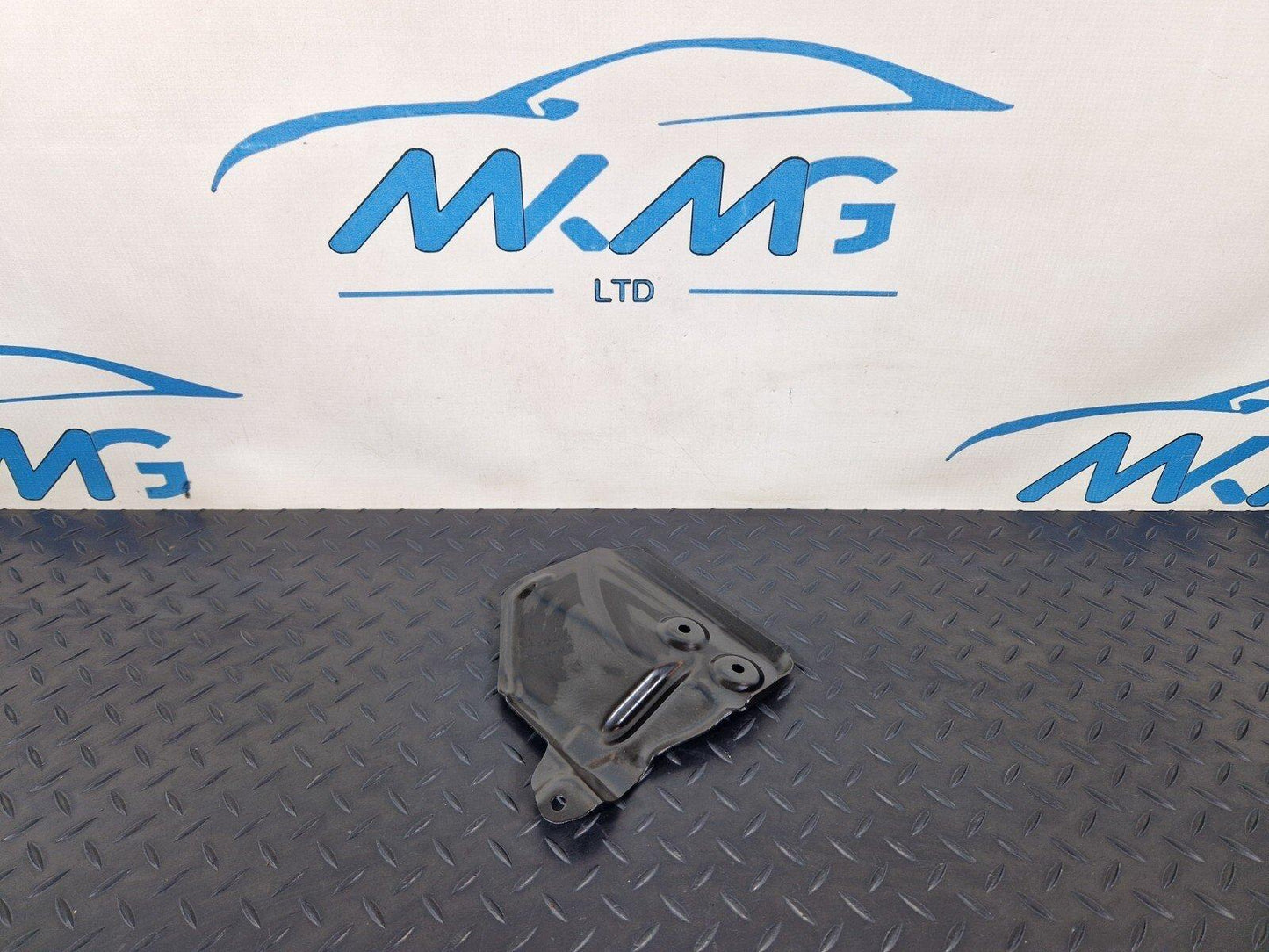 12-17 AUDI S5 CONVERTIBLE RIGHT SIDE O/S SEAT BELT ANCHOR PLATE 8F0857785B