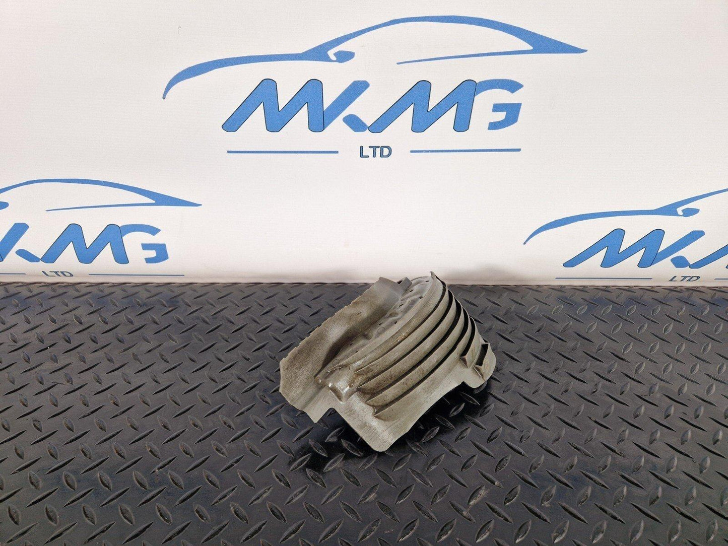 10-18 AUDI A7 4G S-LINE REAR LEFT SPRING RUBBER COVER GUARD 8R0511539C