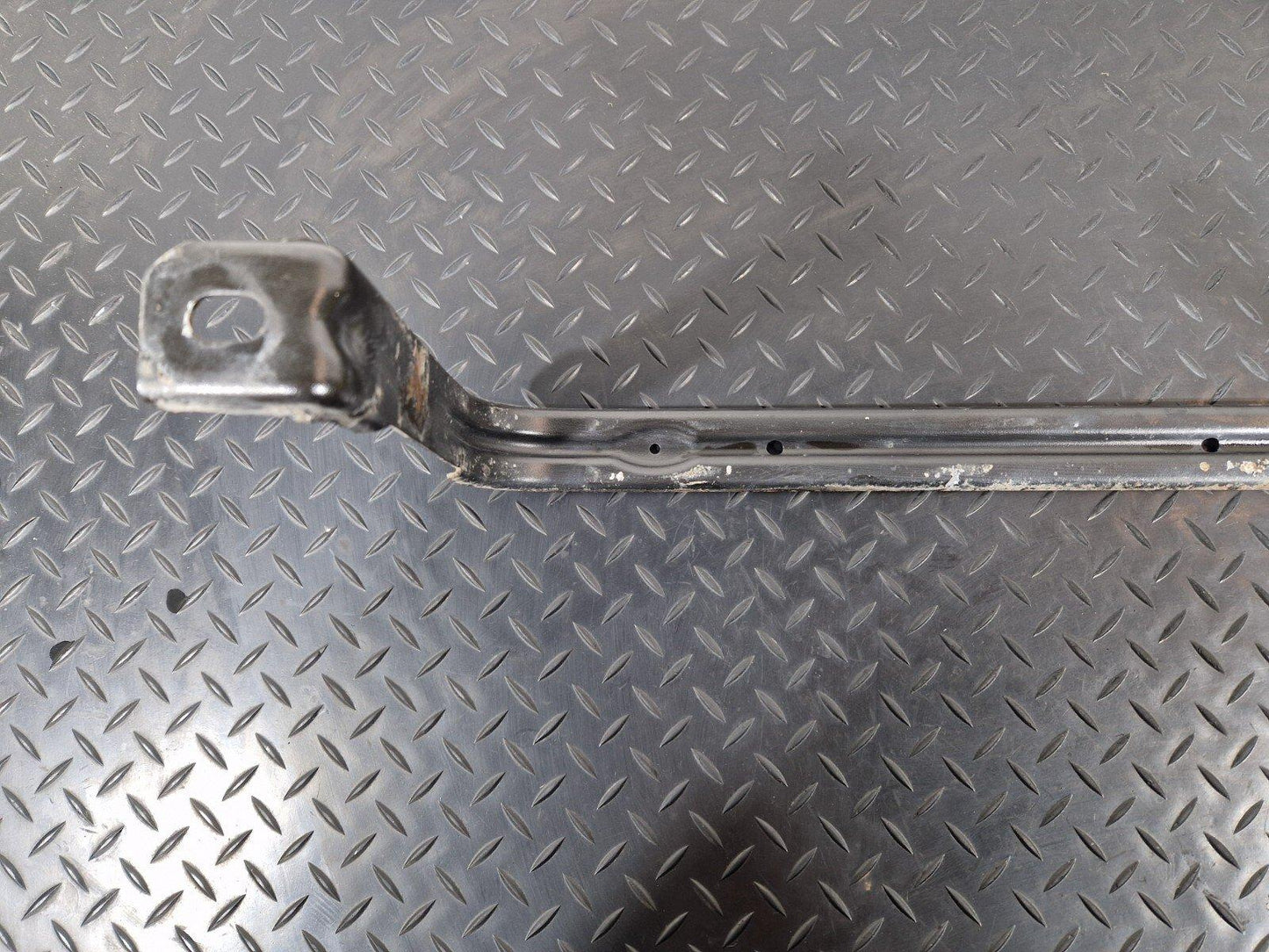 18-ON MERCEDES BENZ SPRINTER W907 FUEL TANK TENSIONER HOLDER STRAP A9074750000