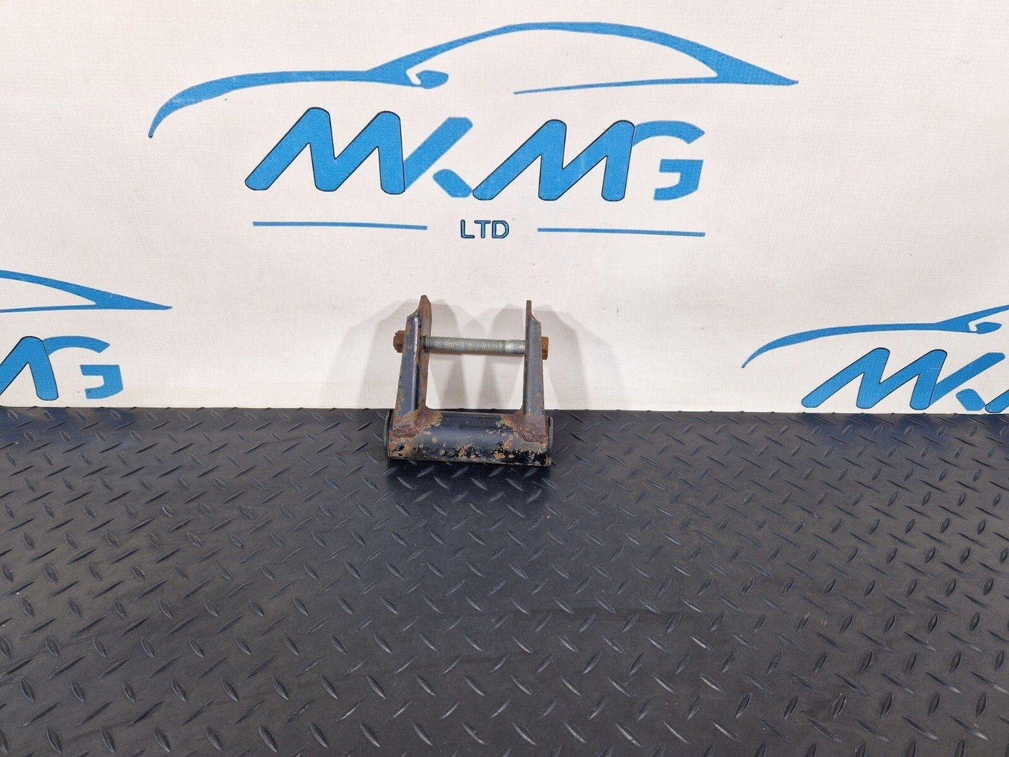 18-ON MERCEDES SPRINTER W907 W910 GENUINE REAR SPRING MOUNT A9063200063