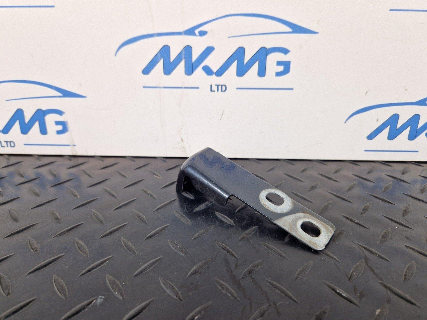 16-19 AUDI A4 AVANT B9 S-LINE GENUINE FRONT DRIVER SIDE WING BRACKET 8W0821434B