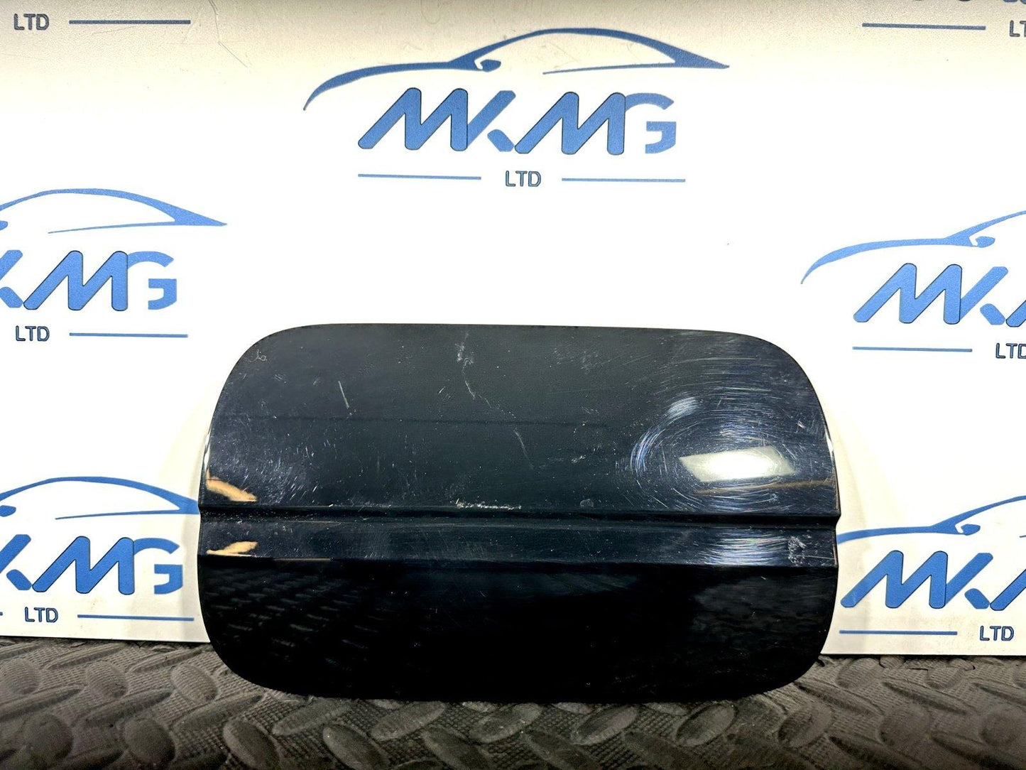 16-19 AUDI A4 B9 AVANT GENUINE FUEL DOOR IN BLACK 8W0809907