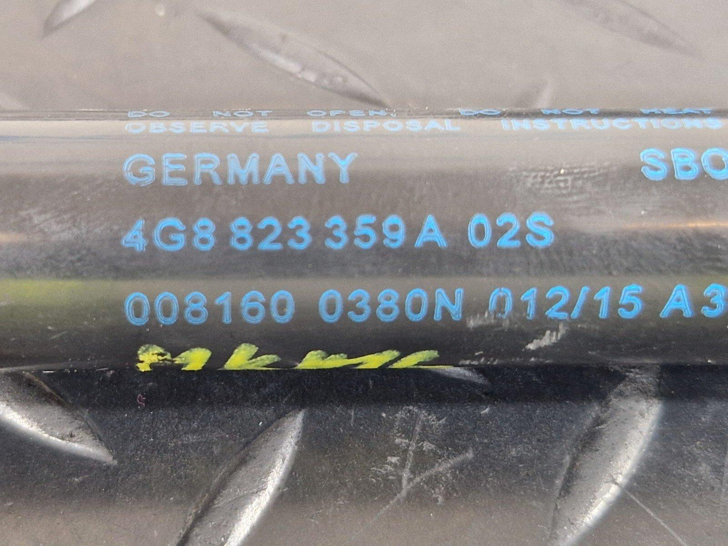 12-18 AUDI A6 C7 GENUINE OEM PAIR OF BONNET HOOD LIFT SUPPORT STRUTS 4G8823359A