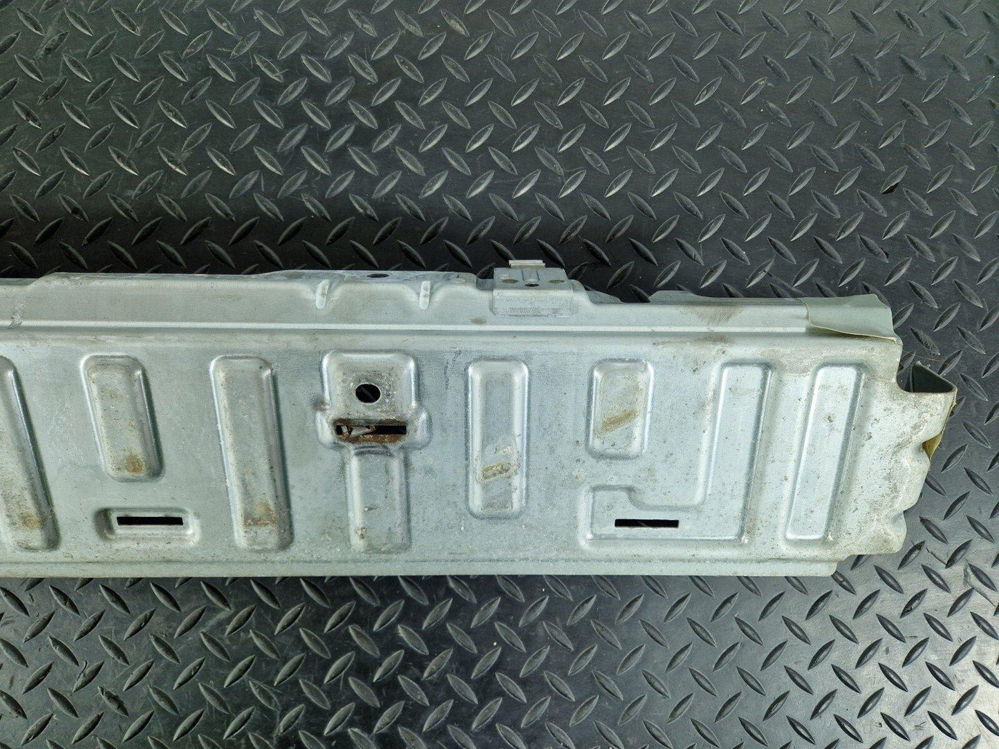 14-23 MERCEDES BENZ VITO W447 SLIDING DOOR STEP MOUNT BRACKET LEFT A4477303400