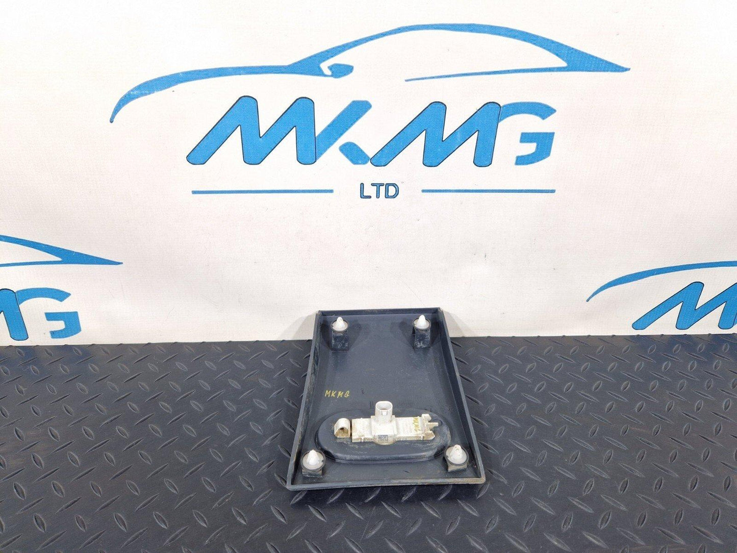 18-ON MERCEDES BENZ SPRINTER W907 W910 FRONT RIGHT TRIM PANEL A9106907600