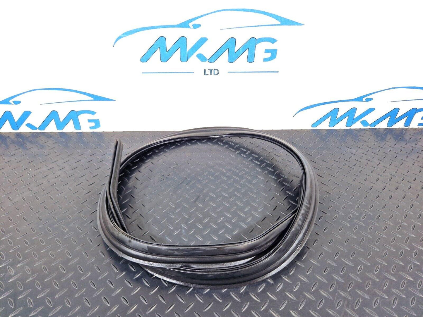 18-ON MERCEDES BENZ SPRINTER W907 HOOD BONNET RUBBER GASKET SEAL A9108871100