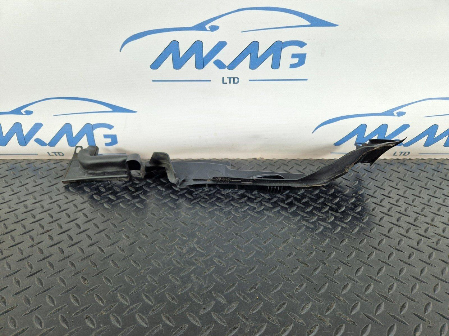 16-19 AUDI A4 B9 S-LINE GENUINE RIGHT DRIVER SIDE WING RUBBER SEAL 8W0821170