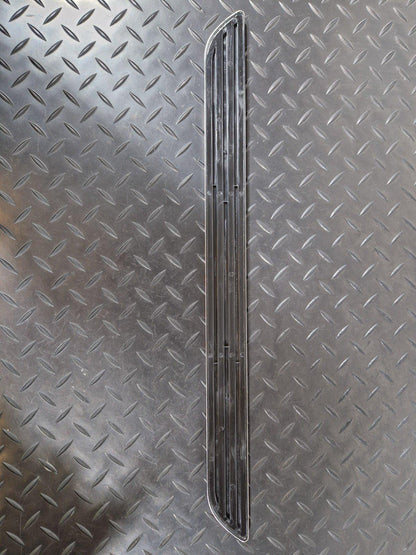 10-13 BMW X5 E70 LCI FRONT ENTRANCE DOOR SILL COVER KICK PLATE TRIM 7205263