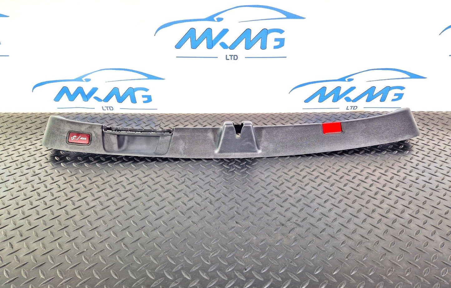 14-19 MERCEDES BENZ GLA X156 OEM TAILGATE TRUNK LOCK SURROUND COVER A1567400272