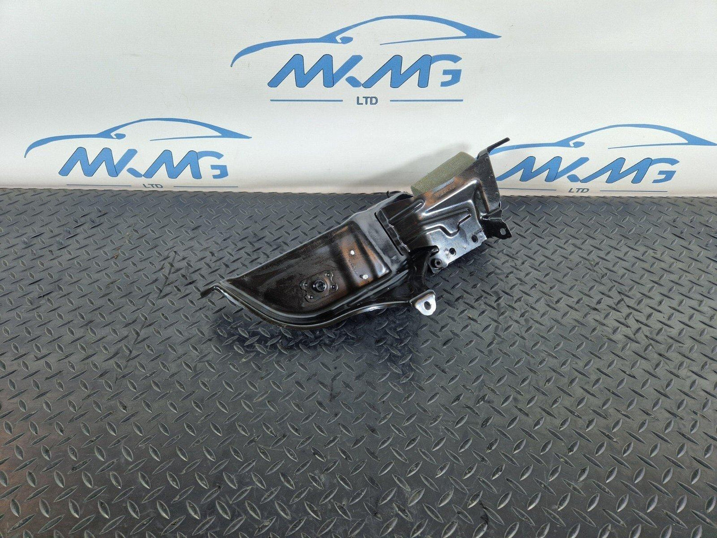 14-21 MERCEDES BENZ C300h W205 OEM RIGHT BOOT LINER A2056308801 A2056365800