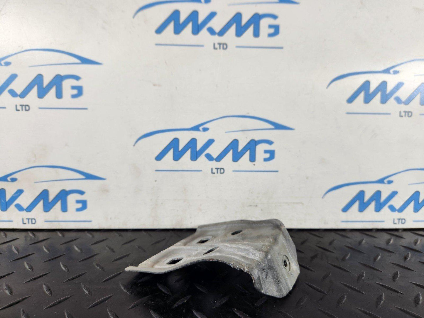 19-ON MERCEDES B CLASS W247 GENUINE FRONT LEFT FENDER REAR BRACKET A2478801100