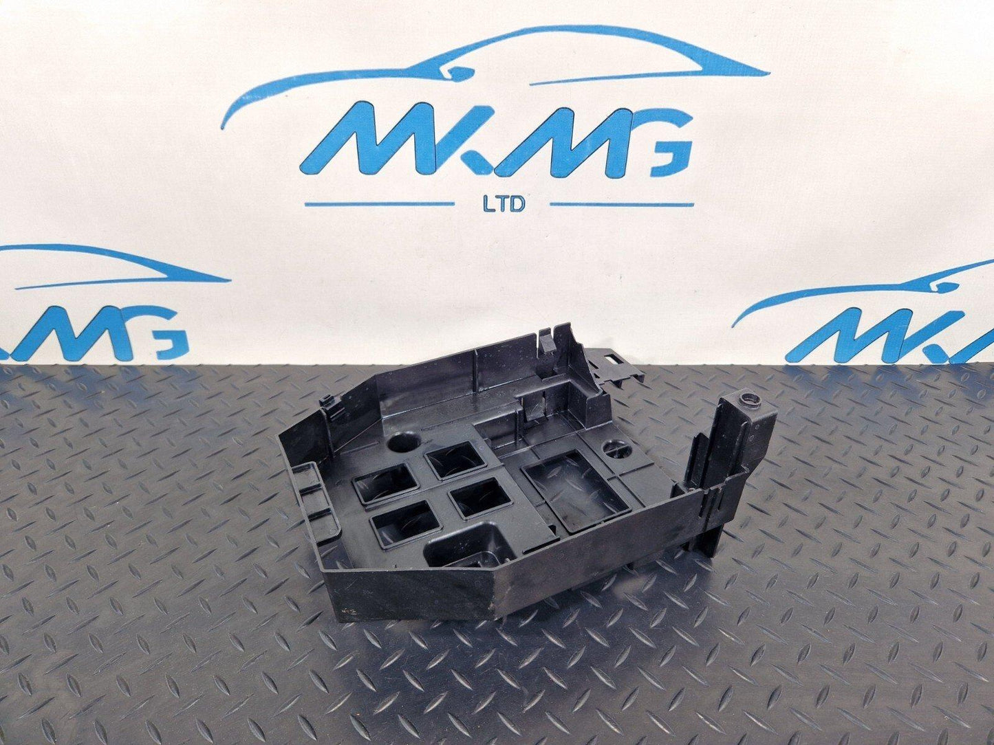 18-ON MERCEDES SPRINTER W907 W910 FOOTWELL FIREWALL CENTER BRACKET A9075451500