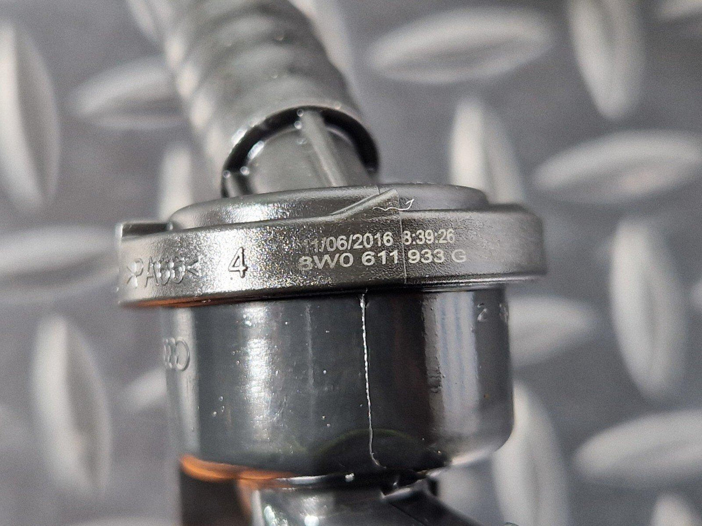 16-19 AUDI A4 AVANT B9 3.0 TDI S-LINE VACUUM HOSE PIPE 8W0611933G