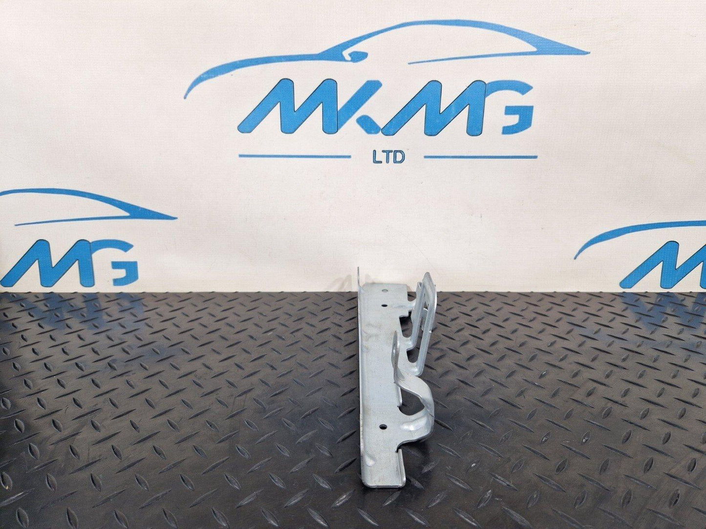 14-21 MERCEDES BENZ C220 W205 GENUINE LEFT SIDE N/S BOOT BRACKET A2056914300