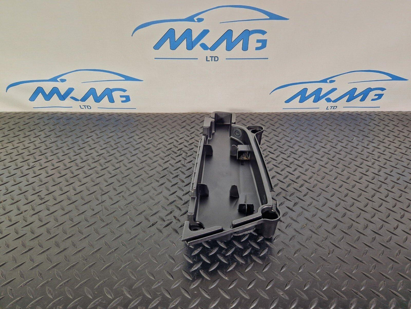 14-21 MERCEDES BENZ W205 GENUINE OEM WARNING TRIANGLE TRAY HOLDER A2056803903