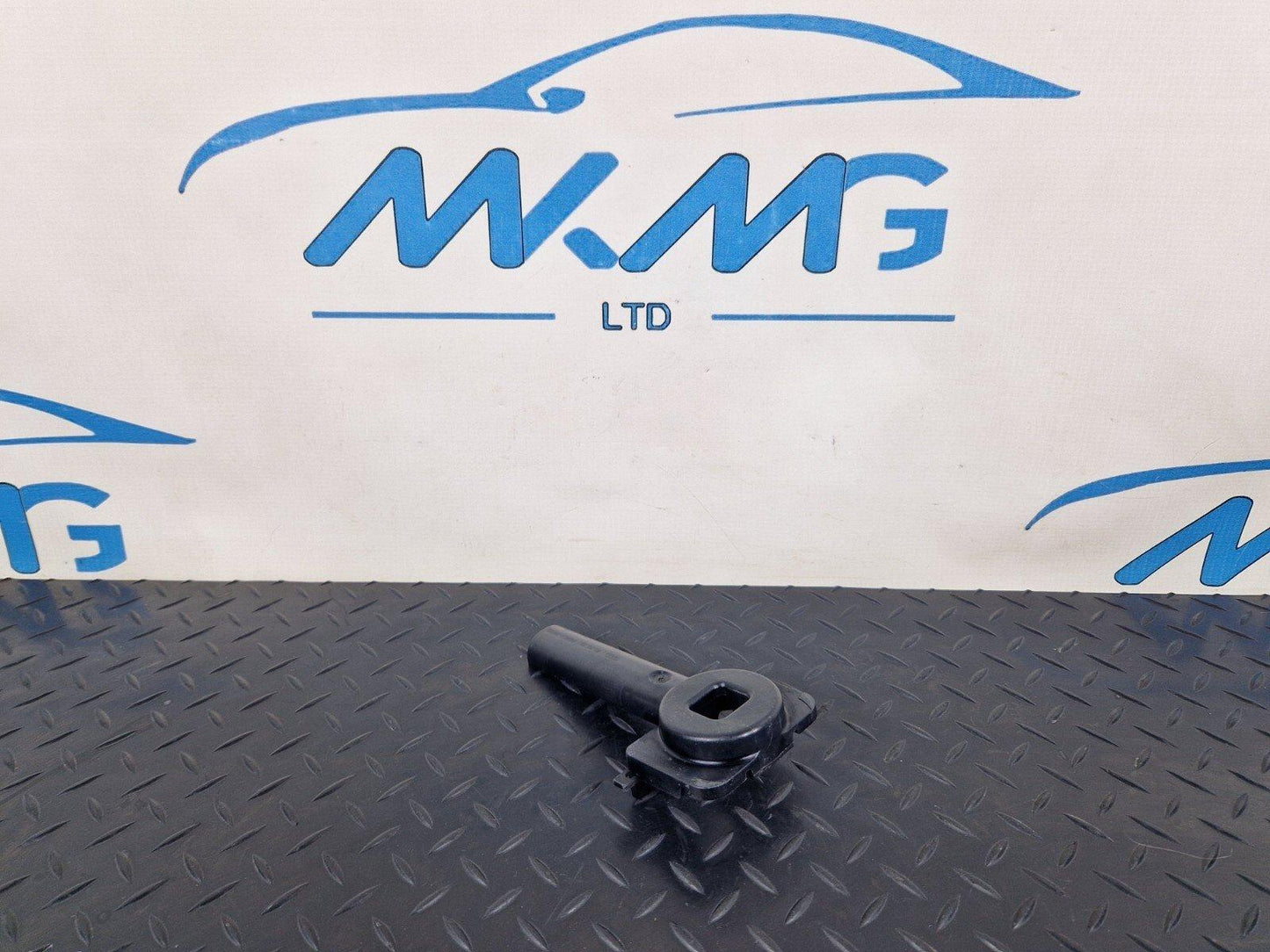 12-18 AUDI A6 C7 GENUINE COOLANT REGULATOR SUPPORT 4G0805201