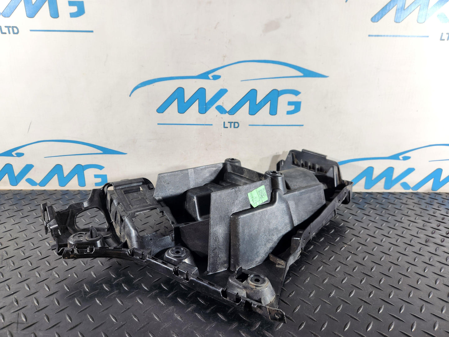 BMW 118i F40 Hatchback Right Driver Side Rear Bumper Bracket Genuine 8072576