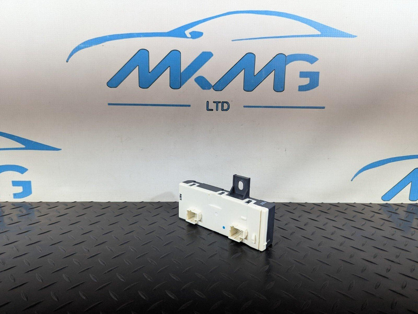 14-19 MERCEDES BENZ GLA X156 OEM TAILGATE LIFT CONTROL MODULE A2469003615