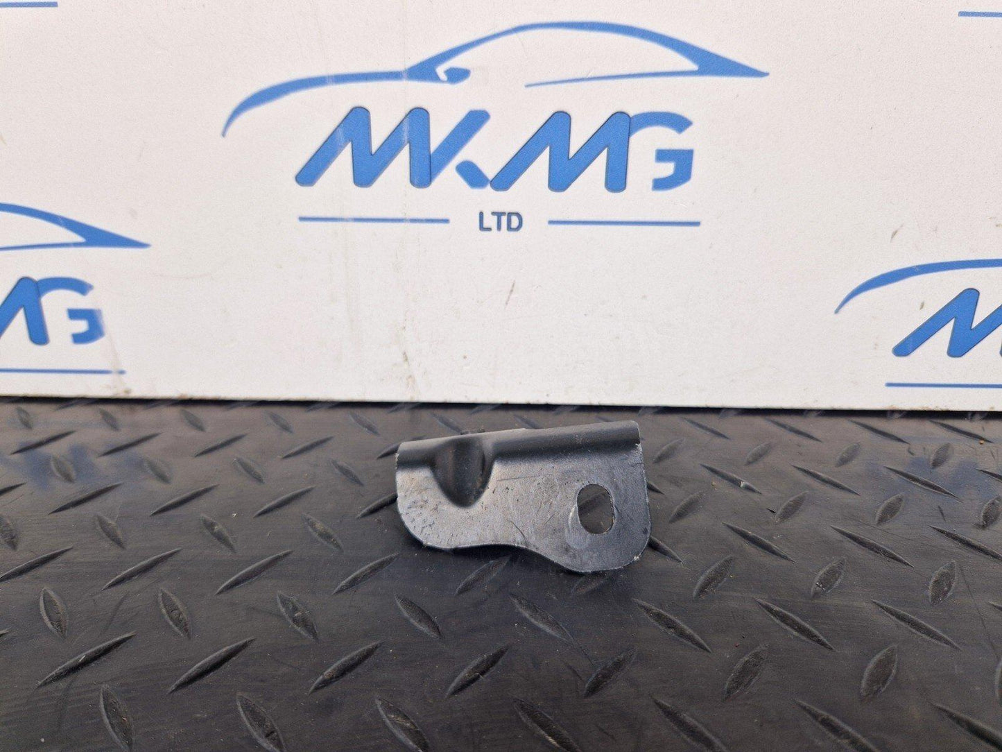 18-ON MERCEDES SPRINTER W907 W910 FRONT LEFT WING HOLDER BRACKET A9108811300