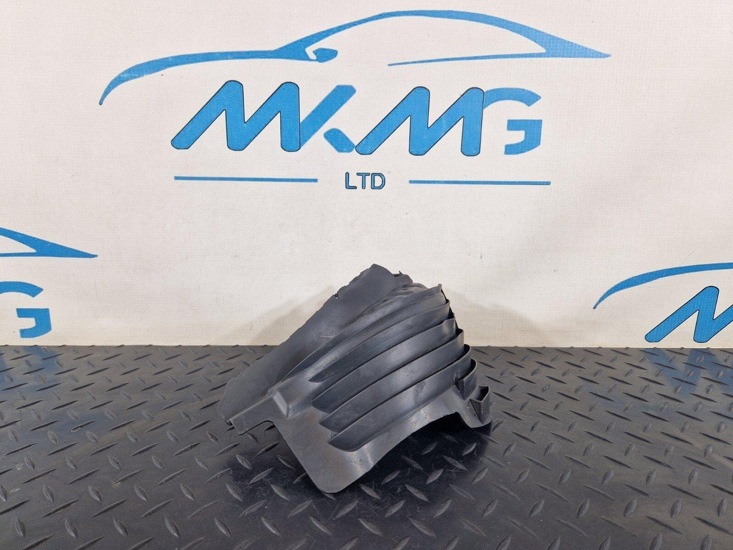 12-18 AUDI A6 C7 GENUINE OEM REAR LEFT SPRING RUBBER COVER GUARD 8R0511539D