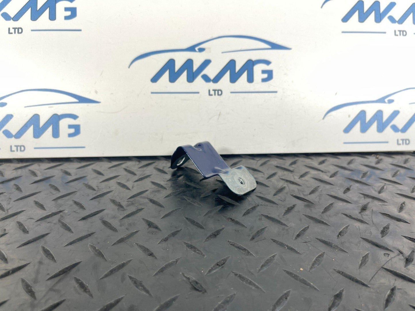 16-23 AUDI A5 F5 SPORTBACK S-LINE  WING FENDER BRACKET FRONT  8W6821471