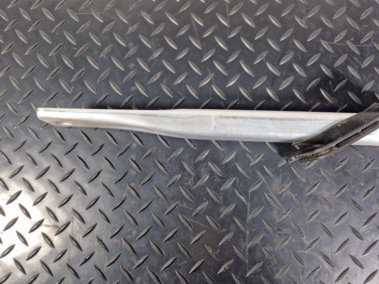 16-19 AUDI A4 B9 GENUINE FRONT RIGHT SUPPORT BRACKET BAR 8W0805646