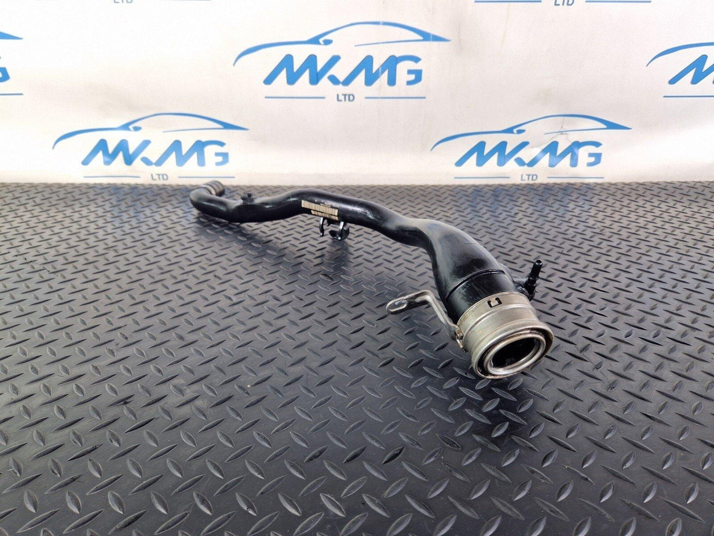 20-24 BMW 1 SERIES F40 GENUINE FUEL TANK FILLER PIPE 7458657
