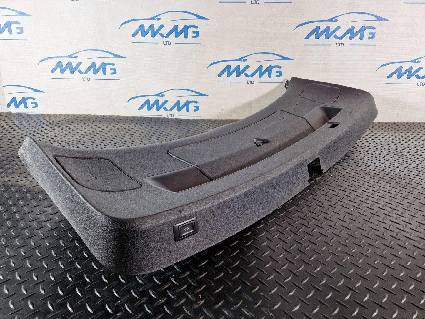 10-15 AUDI Q7 4L DAMAGED REAR BOOT LID TAILGATE INNER COVER TRIM 4L0867973D