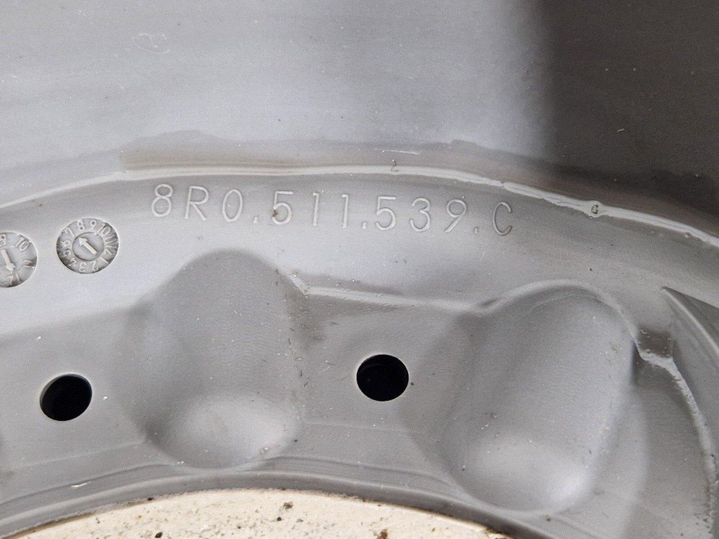 10-18 AUDI A7 4G S-LINE REAR LEFT SPRING RUBBER COVER GUARD 8R0511539C