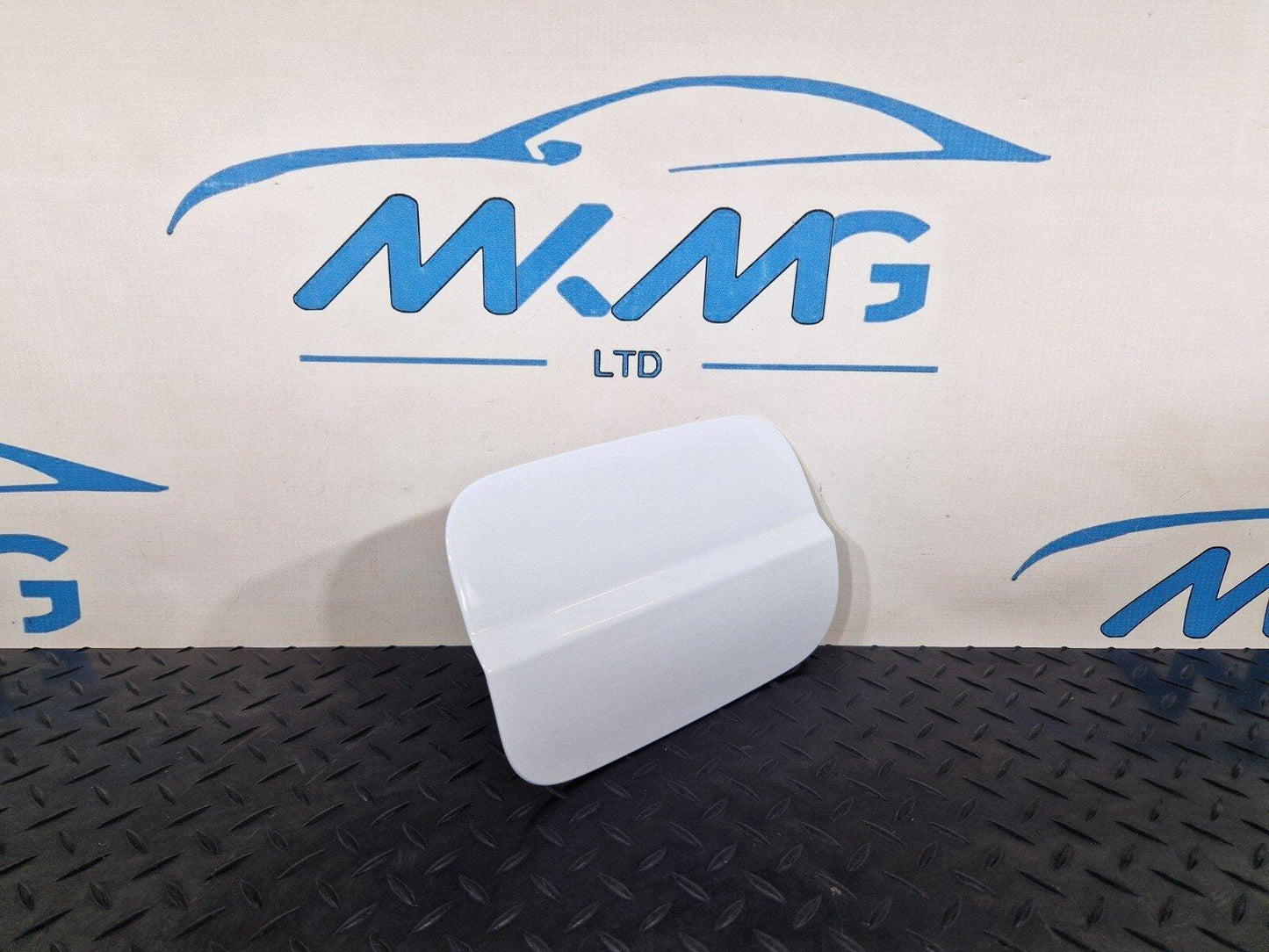 12-18 AUDI A6 C7 FUEL FILLER FLAP COVER LID IN WHITE LY9C 4G0809907
