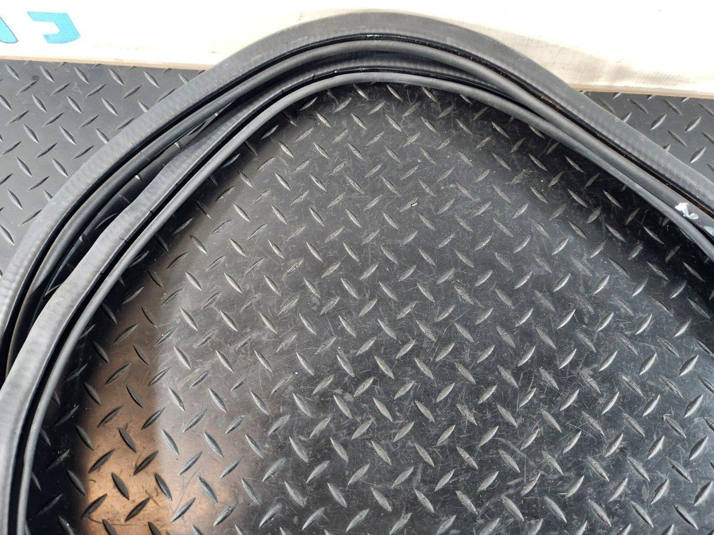 16-20 AUDI Q7 4M GENUINE REAR LEFT & RIGHT DOOR SEAL RUBBER STRIP 4M0833721C