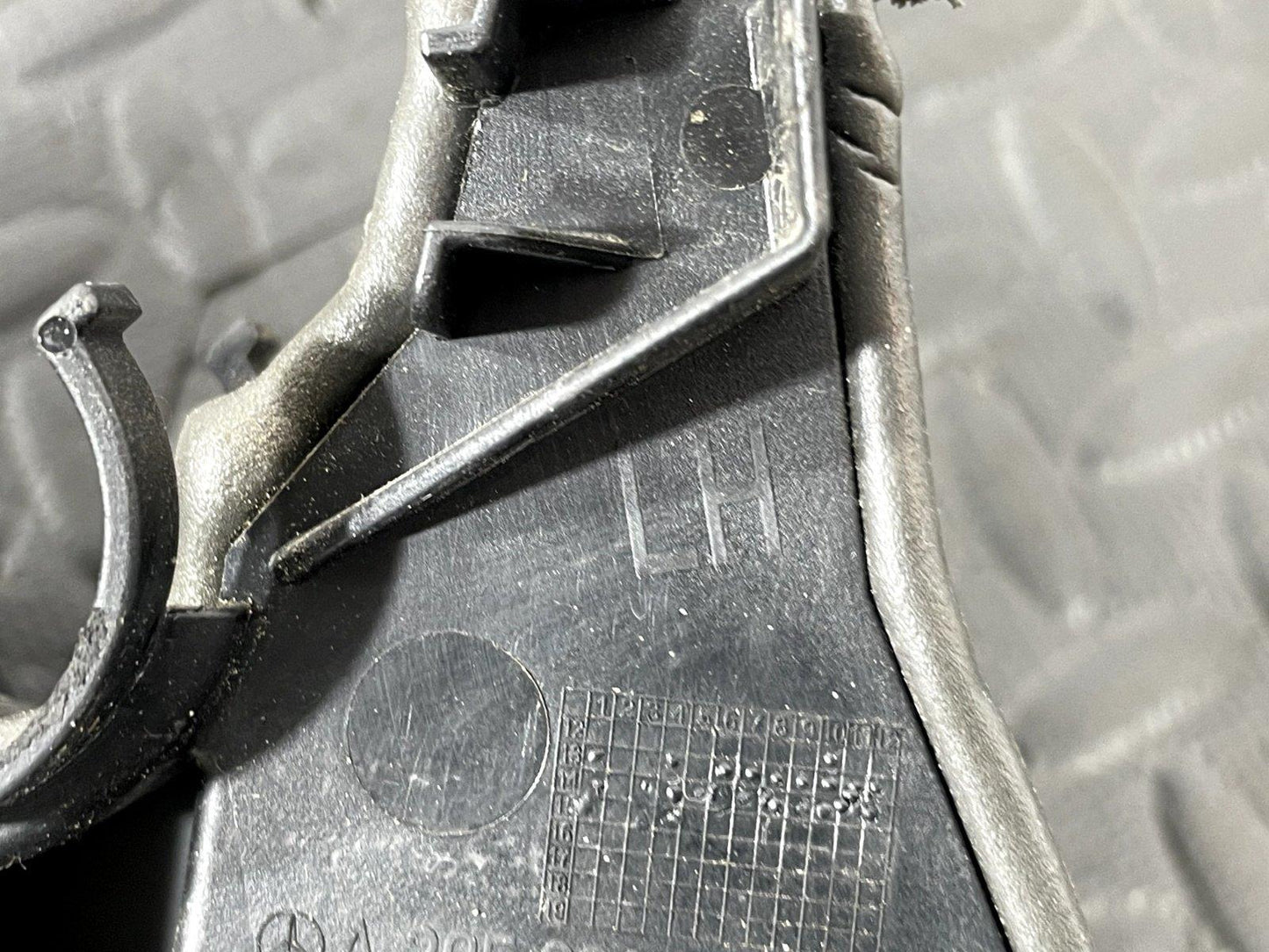 14-21 MERCEDES BENZ C300 W205 GENUINE LEFT SIDE CARRIER COPPING A2058310598