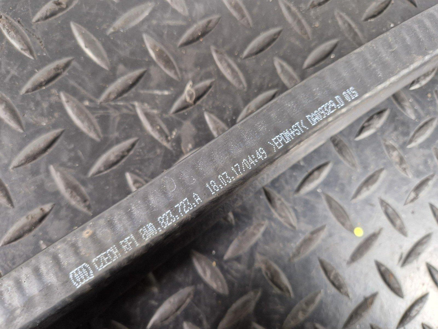 17-24 AUDI S5 F5 PETROL CWGD GENUINE FRONT HOOD BONNET RUBBER SEAL 8W0823723A