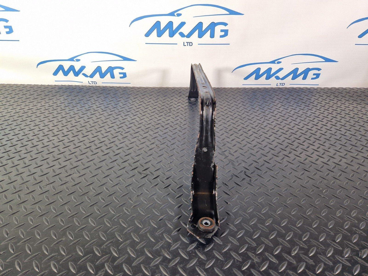 16-19 AUDI A4 B9 S-LINE GENUINE OEM FUEL TANK MOUNT HOLDER STRAP 8W0201653E