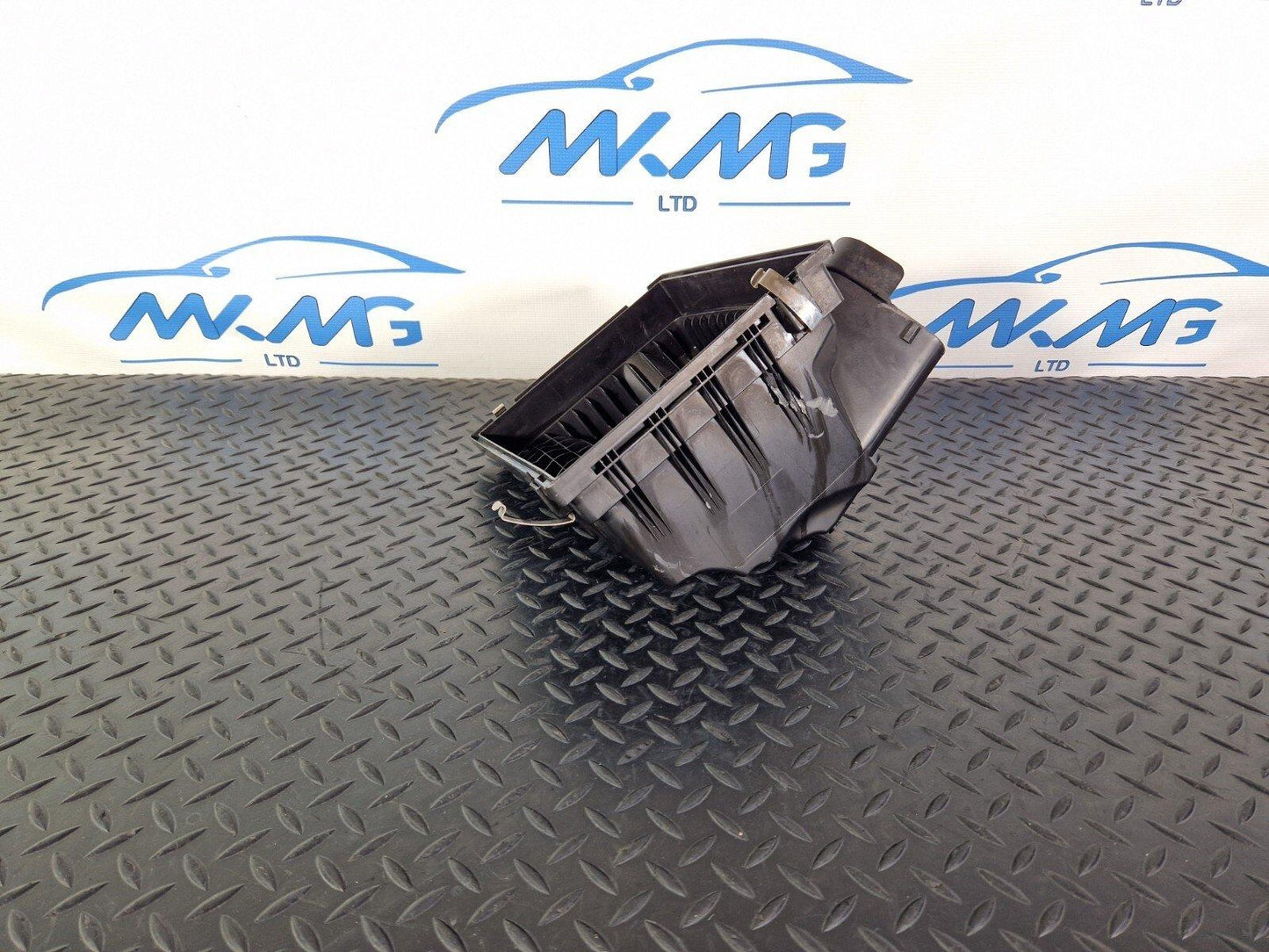 14-16 BMW 2 SERIES F22 GENUINE ENGINE AIR FILTER BOX 7602642