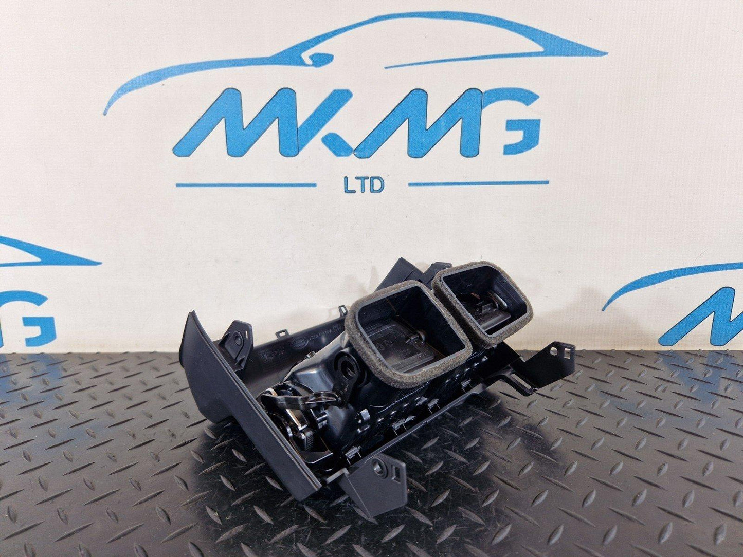 19-ON RANGE ROVER EVOQUE L551 OEM REAR CENTRE CONSOLE VENTS TRIM K8D2-67448-A