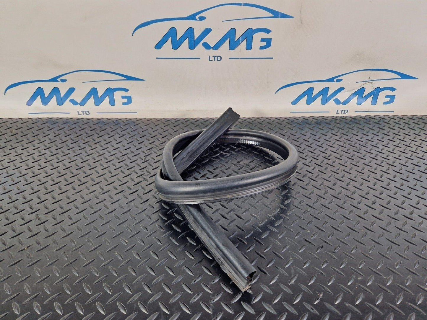 16-24 AUDI A5 F5 GENUINE BONNET RUBBER SEAL 8W0823723A
