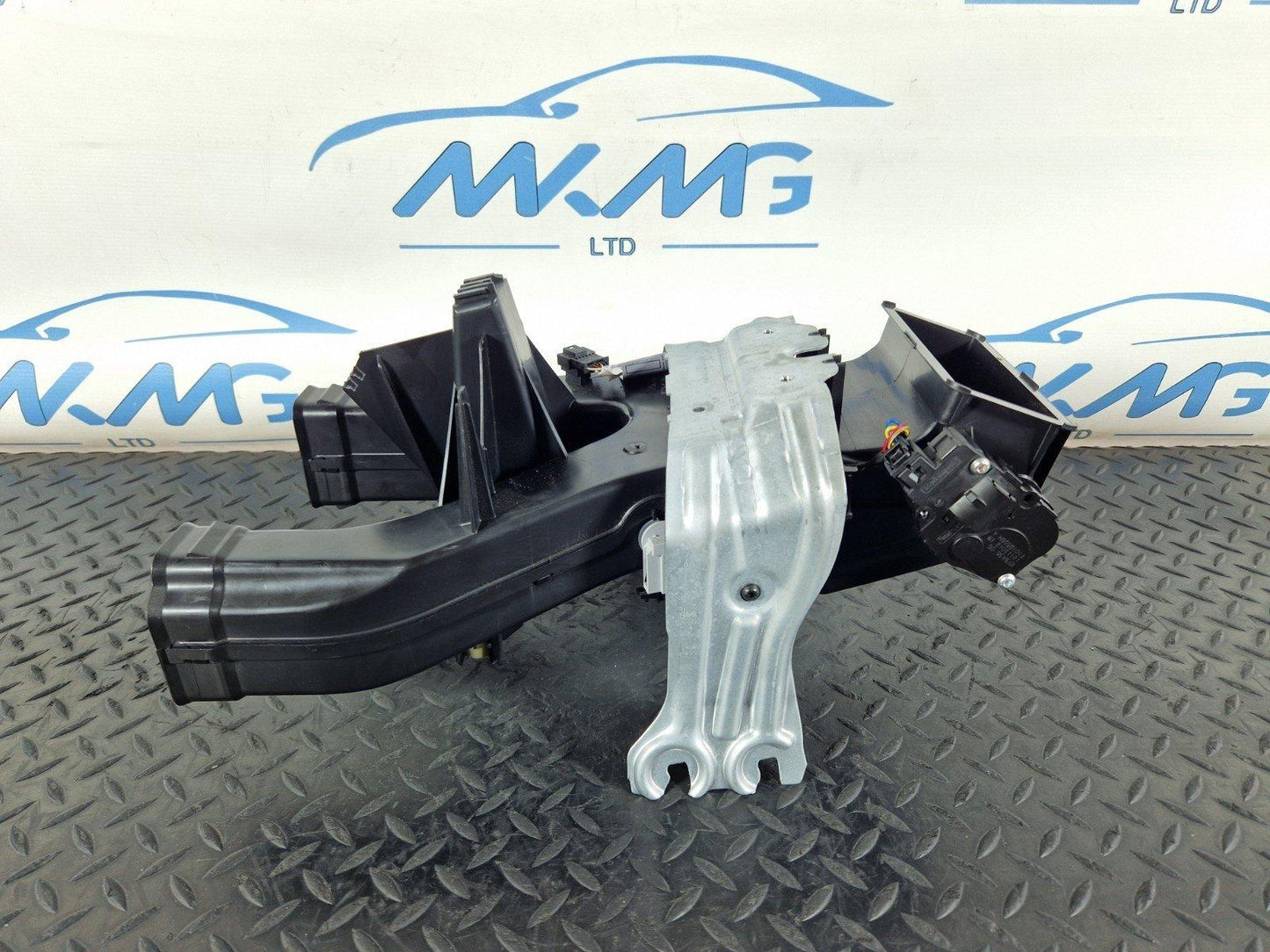 11-19 MERCEDES BENZ ML W166 AIR DISTRIBUTION AIR DUCT INTERIOR A1668301600