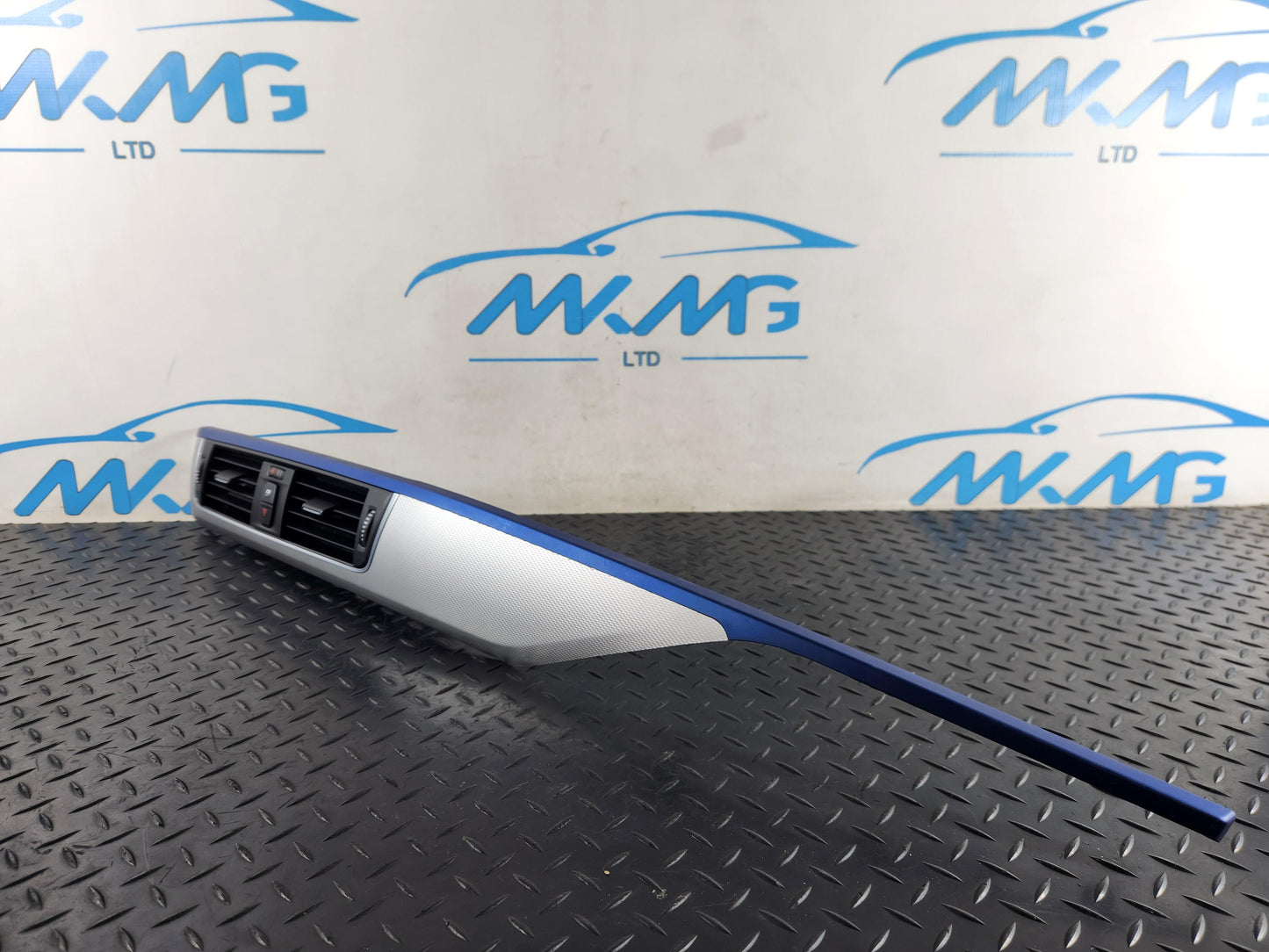 BMW 118i F40 Hatchback Genuine Interior Centre Dashboard Vents Trim 9347436