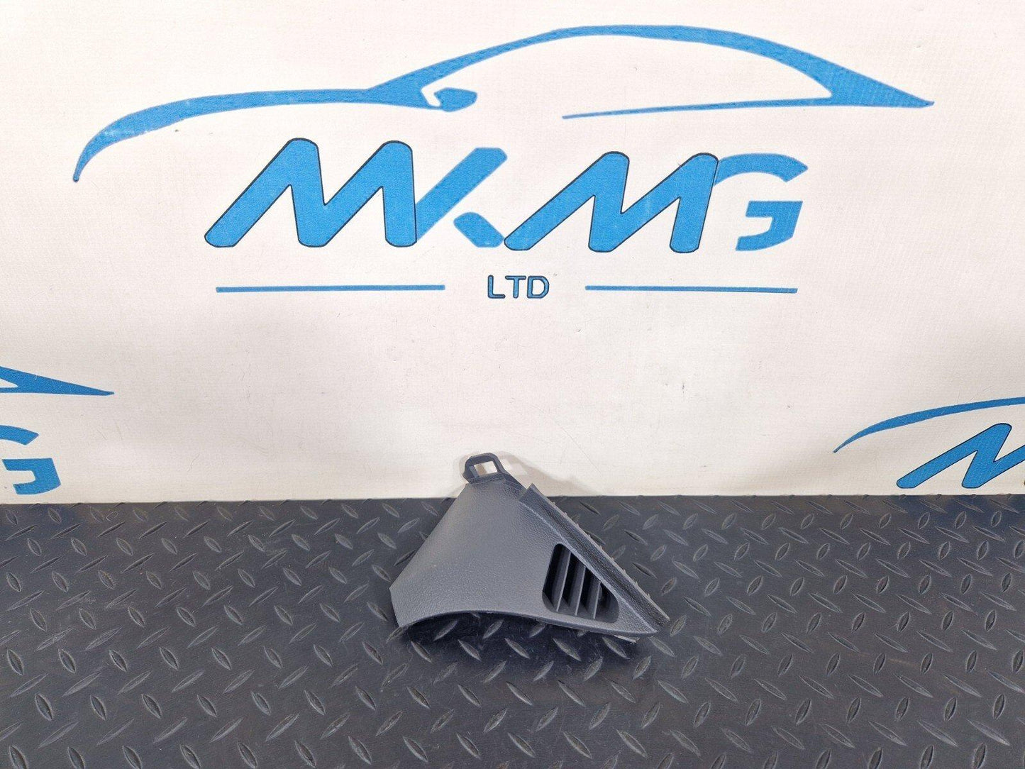 18-ON MERCEDES BENZ SPRINTER W907 W910 OEM AIR VENT COVER A9106802900