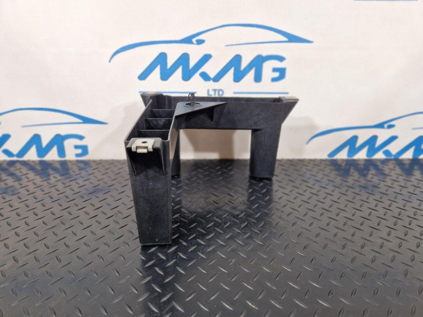 18-ON MERCEDES BENZ A CLASS W177 GENUINE MOUNT BRACKET A1776827500