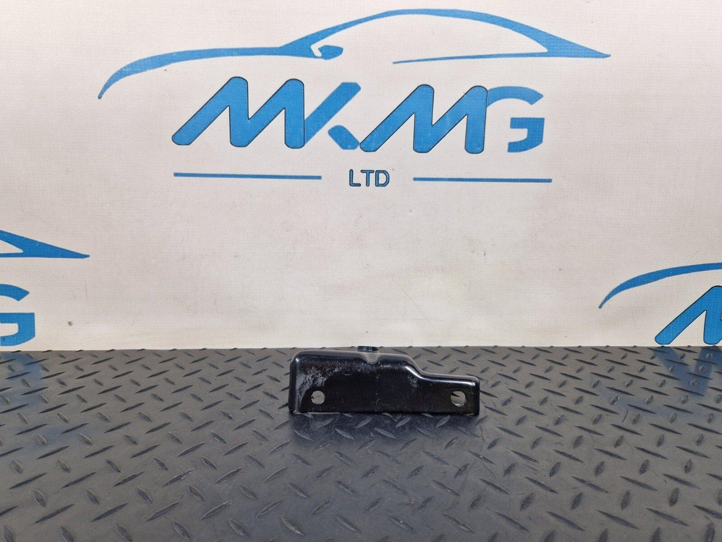 14-23 MERCEDES BENZ VITO W447 OEM LEFT PNEUMATIC SPRING HOLDER A4477400714