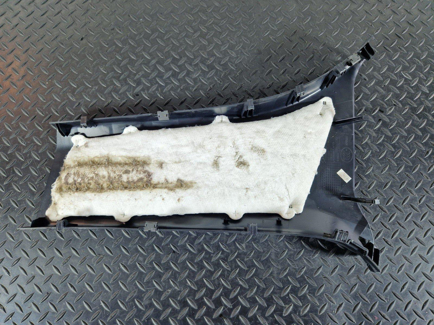 11-19 MERCEDES BENZ ML W166 GENUINE RIGHT LOWER B PILLAR TRIM A1666902625