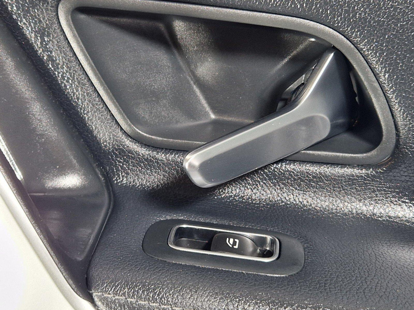 19-ON MERCEDES BENZ CLA C118 REAR RIGHT DOOR LEATHER CARD A1187308600